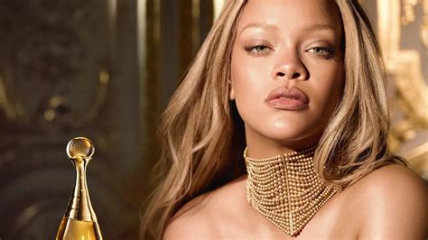 Rihanna, rayonnante et royale à Versailles dans le nouveau film 